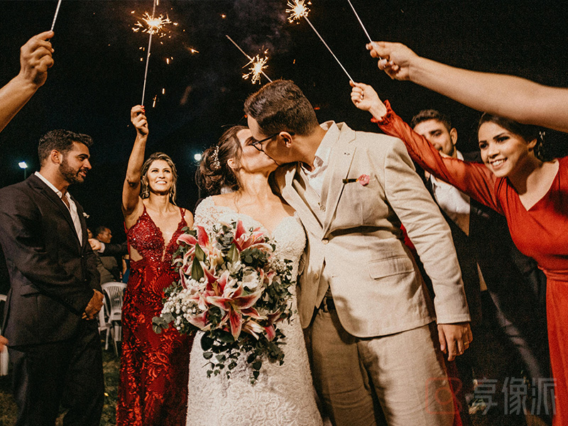 婚礼现场宾客合影