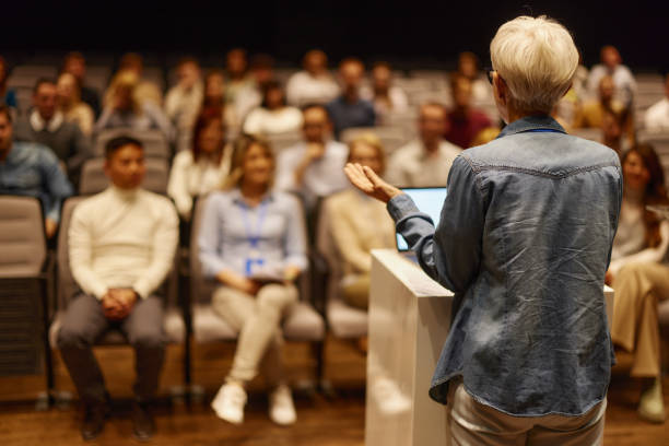 拍摄领导选取什么机位示意